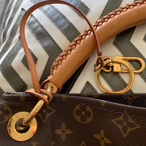 Louis Vuitton Artsy Monogram - Picture 6 of 10